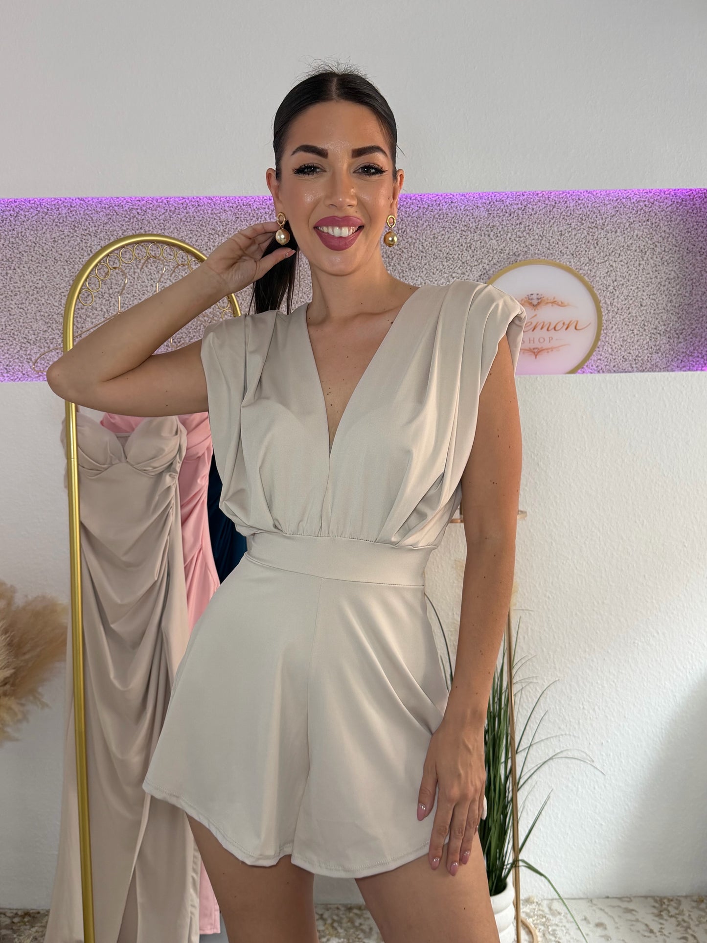 Angie overál